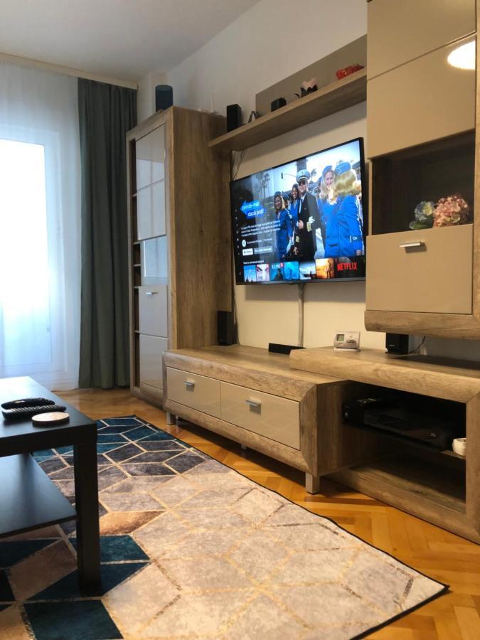Adrian Home, Central プロイェシュティ エクステリア 写真